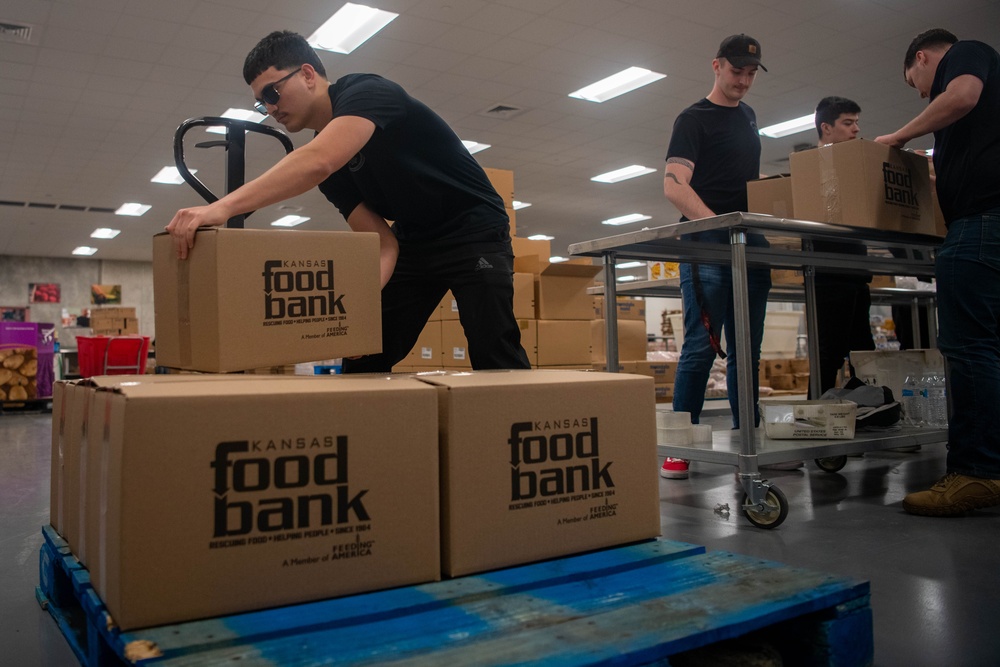 The 22nd Communication Squadron Volunteer at the Kansas Food Bank