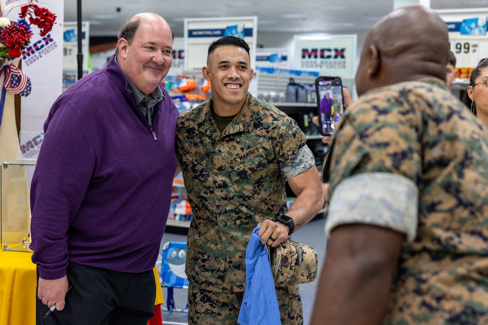 Brian Baumgartner visits Camp Pendleton