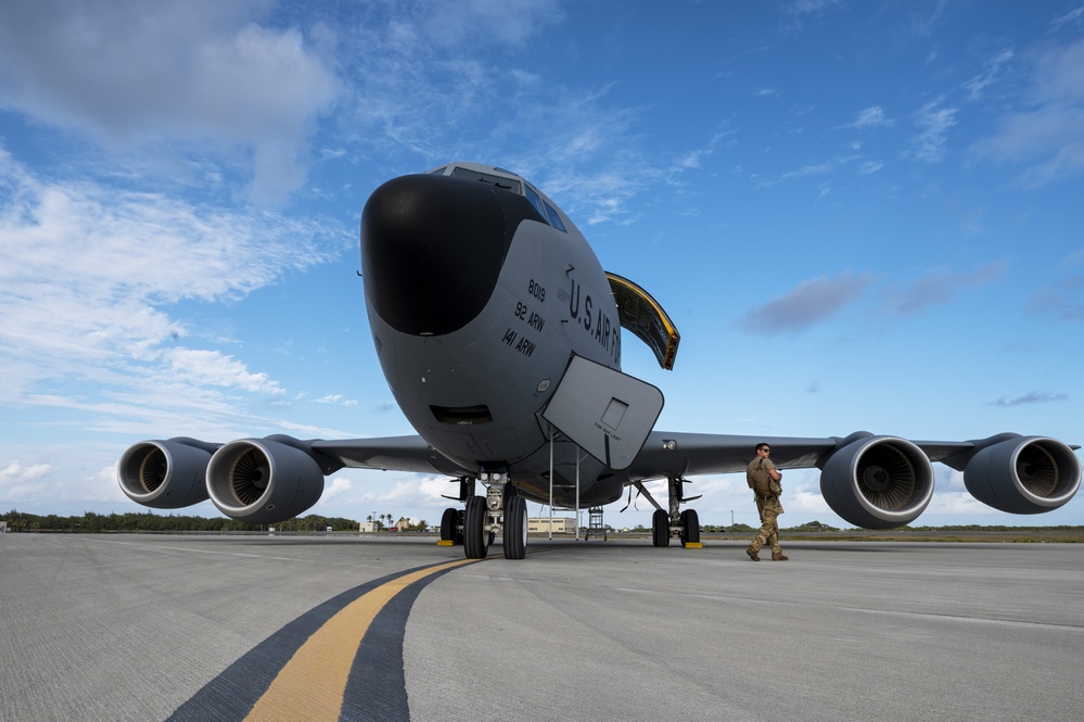 384th ARS Refuels Marine F/A-18 Hornets in Coronet across Pacific