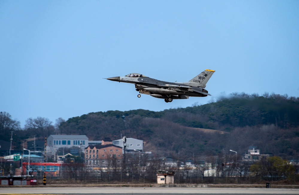 Kunsan’s wolf pack arrives at Osan