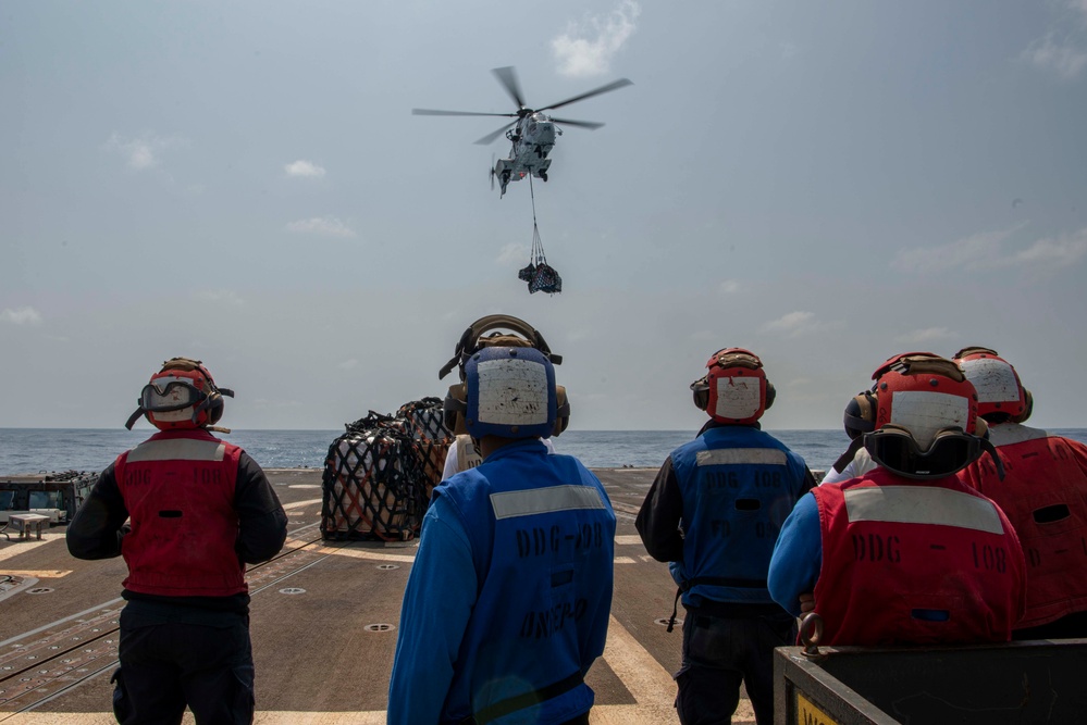 Wayne E. Meyer Conducts Vertical Replenishment