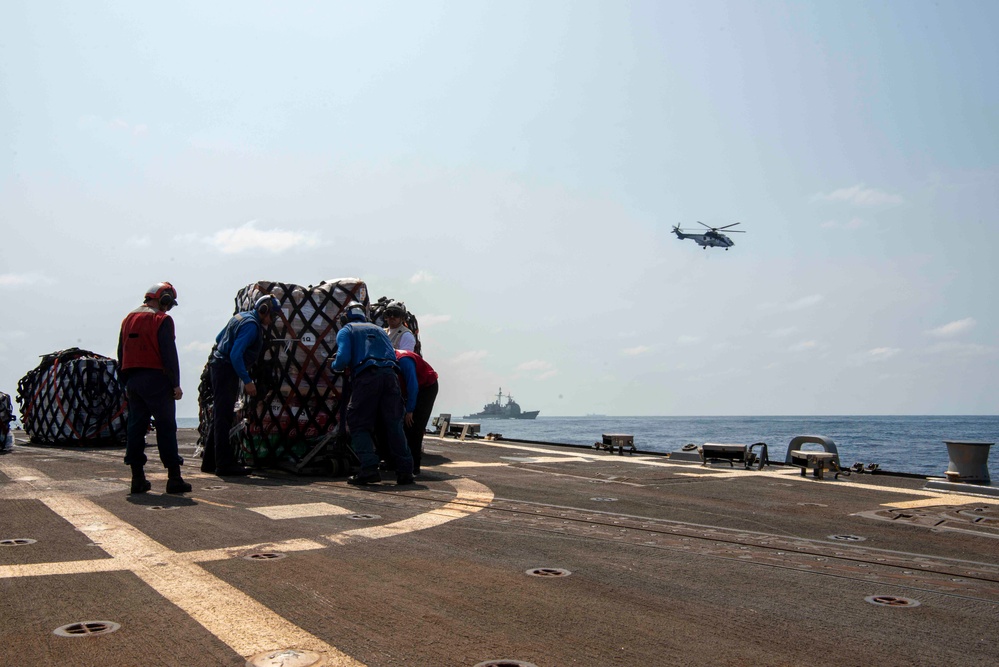 Wayne E. Meyer Conducts Vertical Replenishment