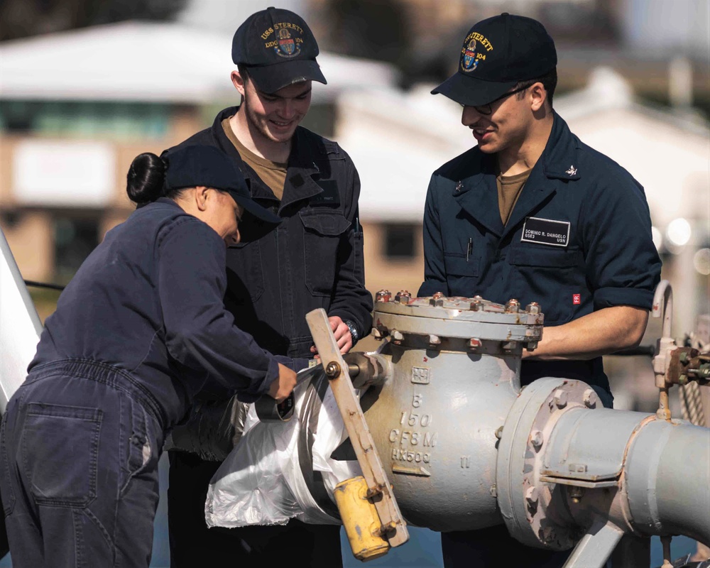 USS Sterett (DDG 104) Sailors Prepare for  for  Surface Warfare Advanced Tactics Training