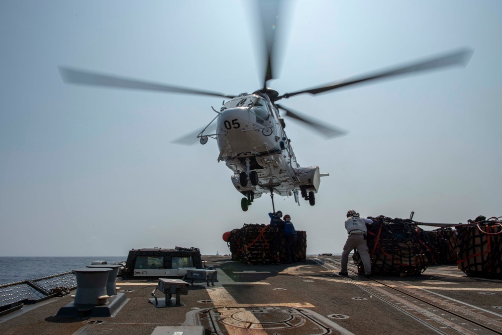 Wayne E. Meyer Conducts Vertical Replenishment