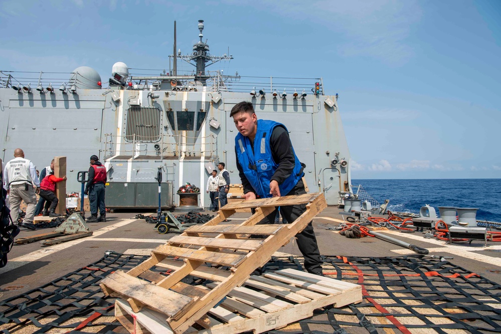 Wayne E. Meyer Conducts Vertical Replenishment