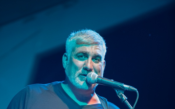 Taylor Hicks, American Idol season 6 winner performs a CLDJ