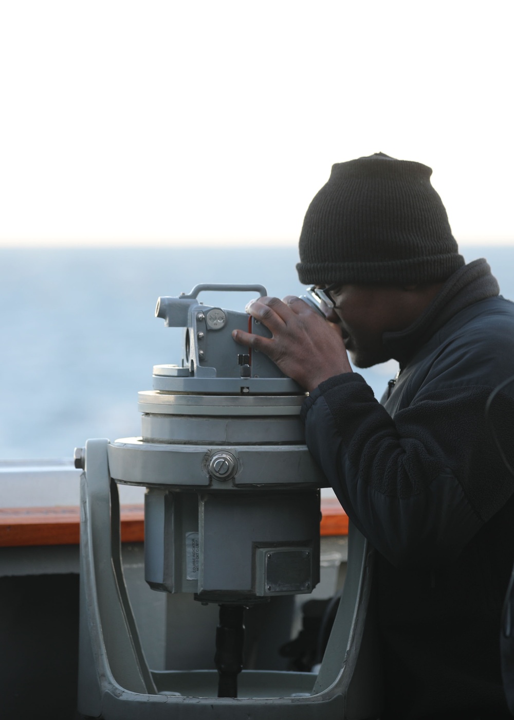 USS Thomas Hudner (DDG 116) conducts a simulated straight transit