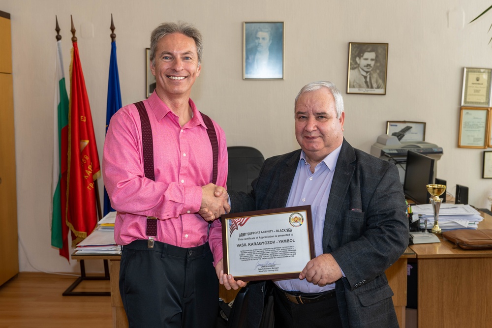 Director of the Language High School &quot;Vasil Karagyozov&quot; is presented certificate of appreciation