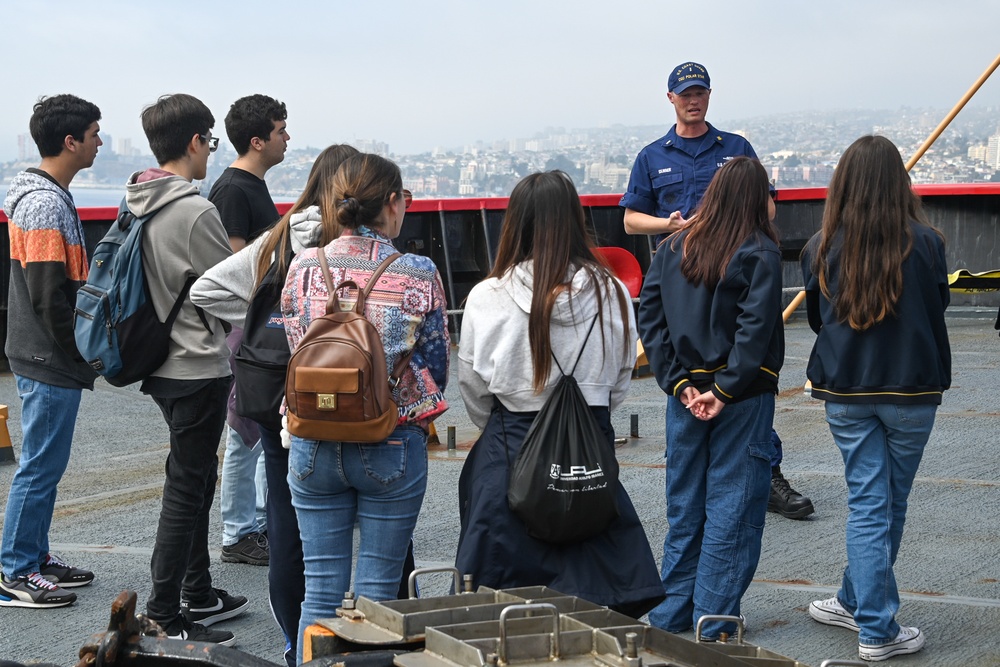 U.S. Coast Guard Cutter Polar Star hosts Instituto Chileno Norteamericano de Cultura Valparaíso youth