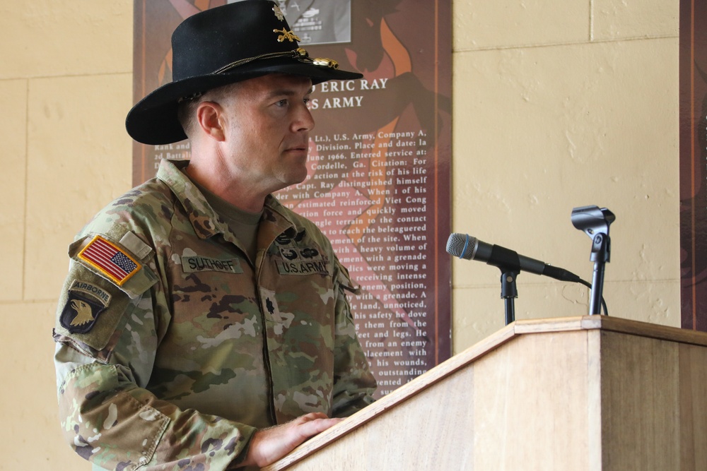 Medal of Honor recipient Dwight Birdwell visits 3rd Squadron, 4th Cavalry Regiment, 25th Infantry Division