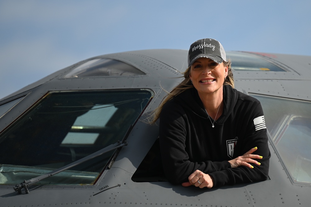 First accredited female Air Boss in U.S. directs 2023 Defenders of Liberty Air Show