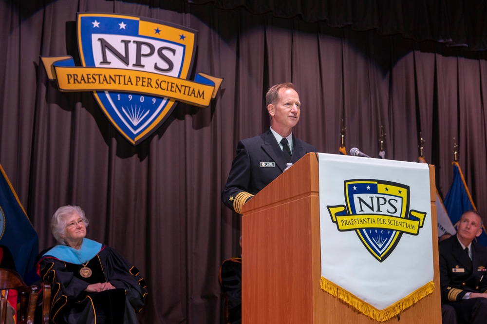DVIDS – NOTICIAS – Jefe de la Reserva Naval alienta a los graduados de NPS para el trimestre de invierno