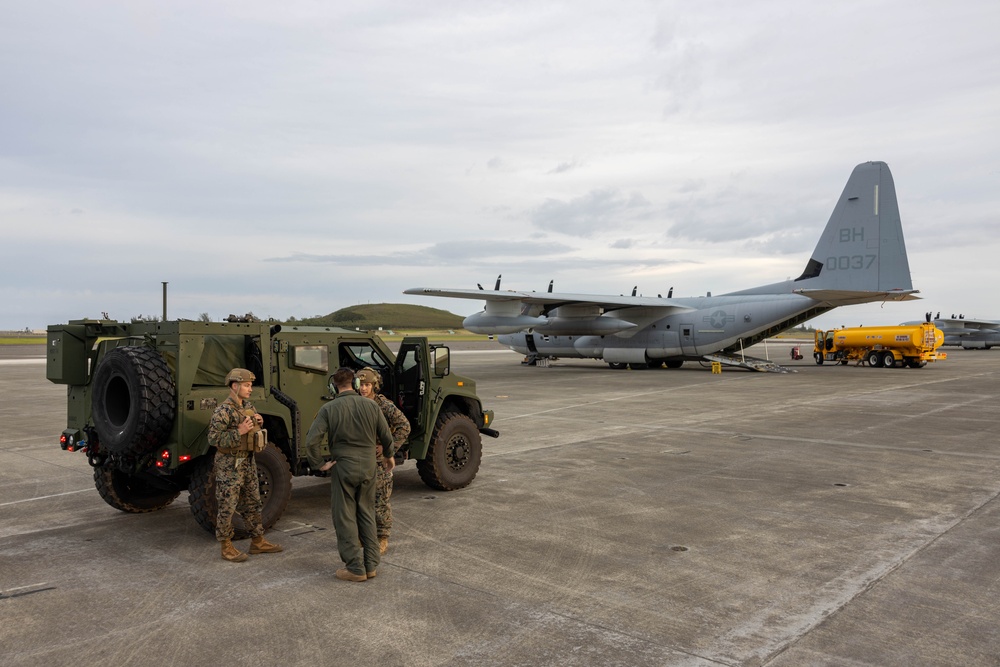 MWSS-174, VMGR-153 Conduct JLTV Load Training