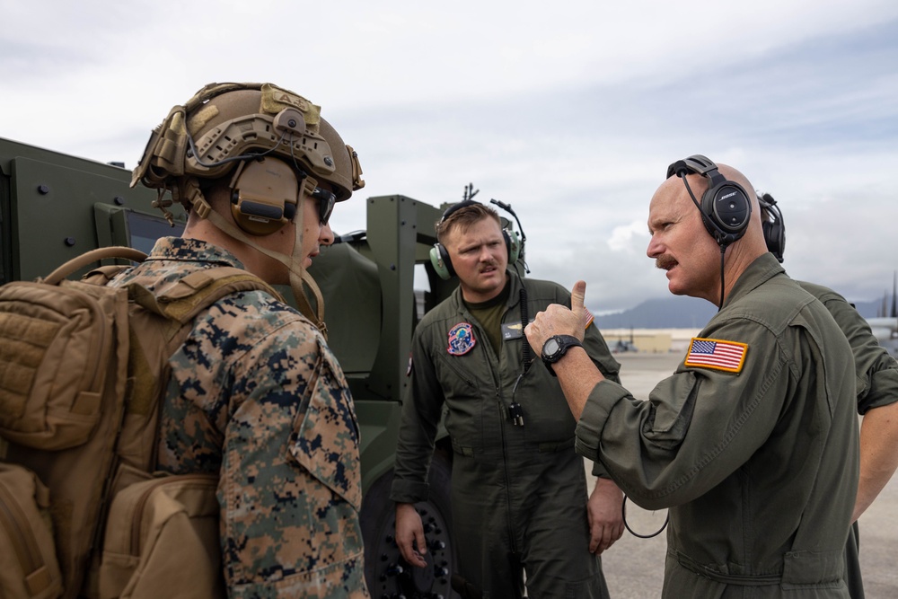 MWSS-174, VMGR-153 Conduct JLTV Load Training