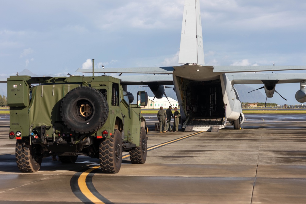 MWSS-174, VMGR-153 Conduct JLTV Load Training