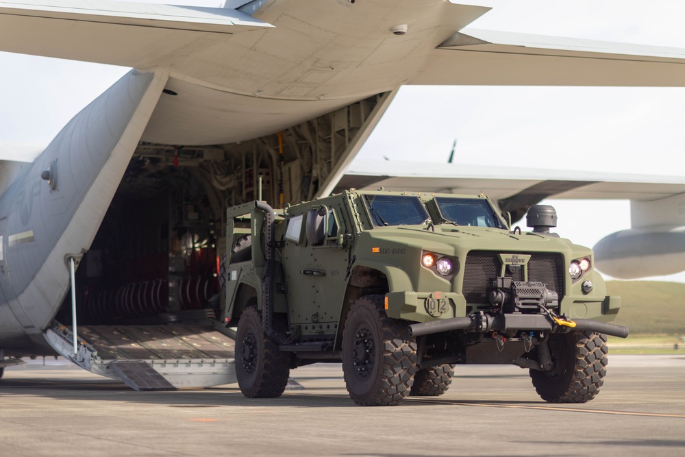 MWSS-174, VMGR-153 Conduct JLTV Load Training