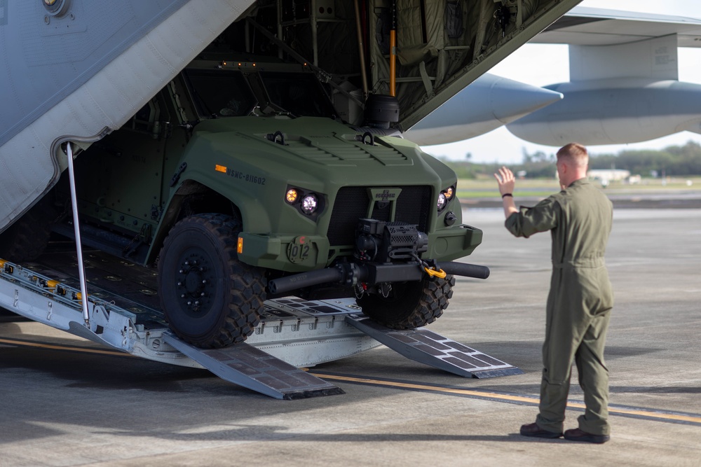 MWSS-174, VMGR-153 Conduct JLTV Load Training