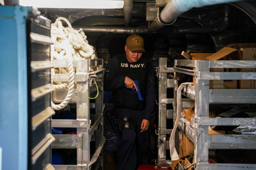 USS OAKLAND CONDUCTS ANTI-TERRORISM TRAINING