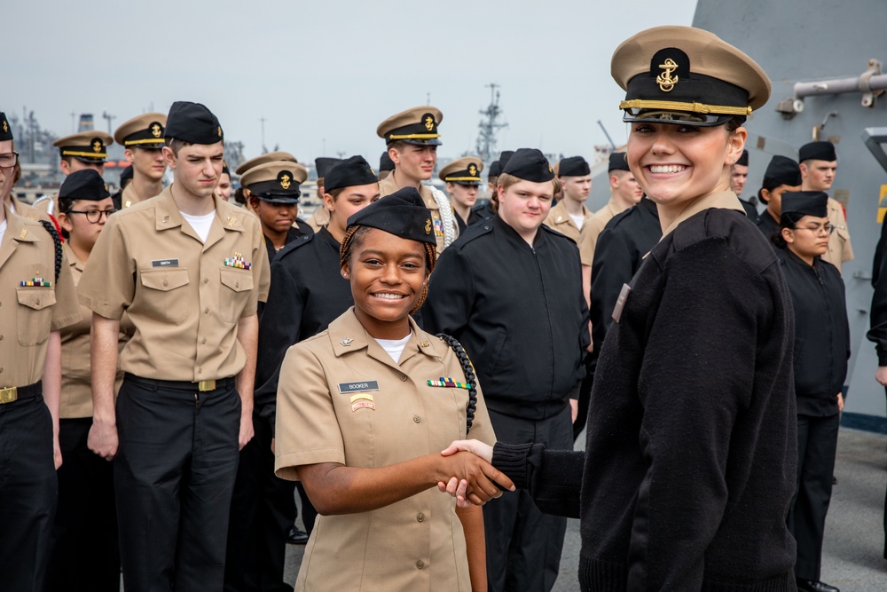 DVIDS - Images - NJROTC cadets tour USS Arlington [Image 1 of 6]