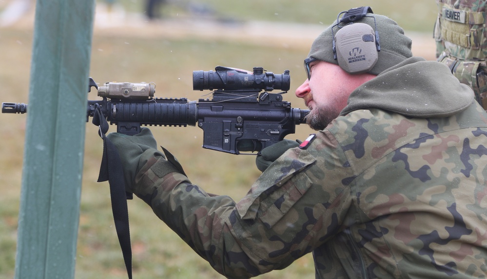 ILLINOIS NATIONAL GUARD SOLDIERS RECEIVE POLISH ARMED FORCES MEDAL