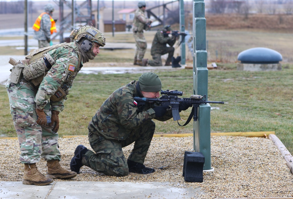 ILLINOIS NATIONAL GUARD SOLDIERS RECEIVE POLISH ARMED FORCES MEDAL