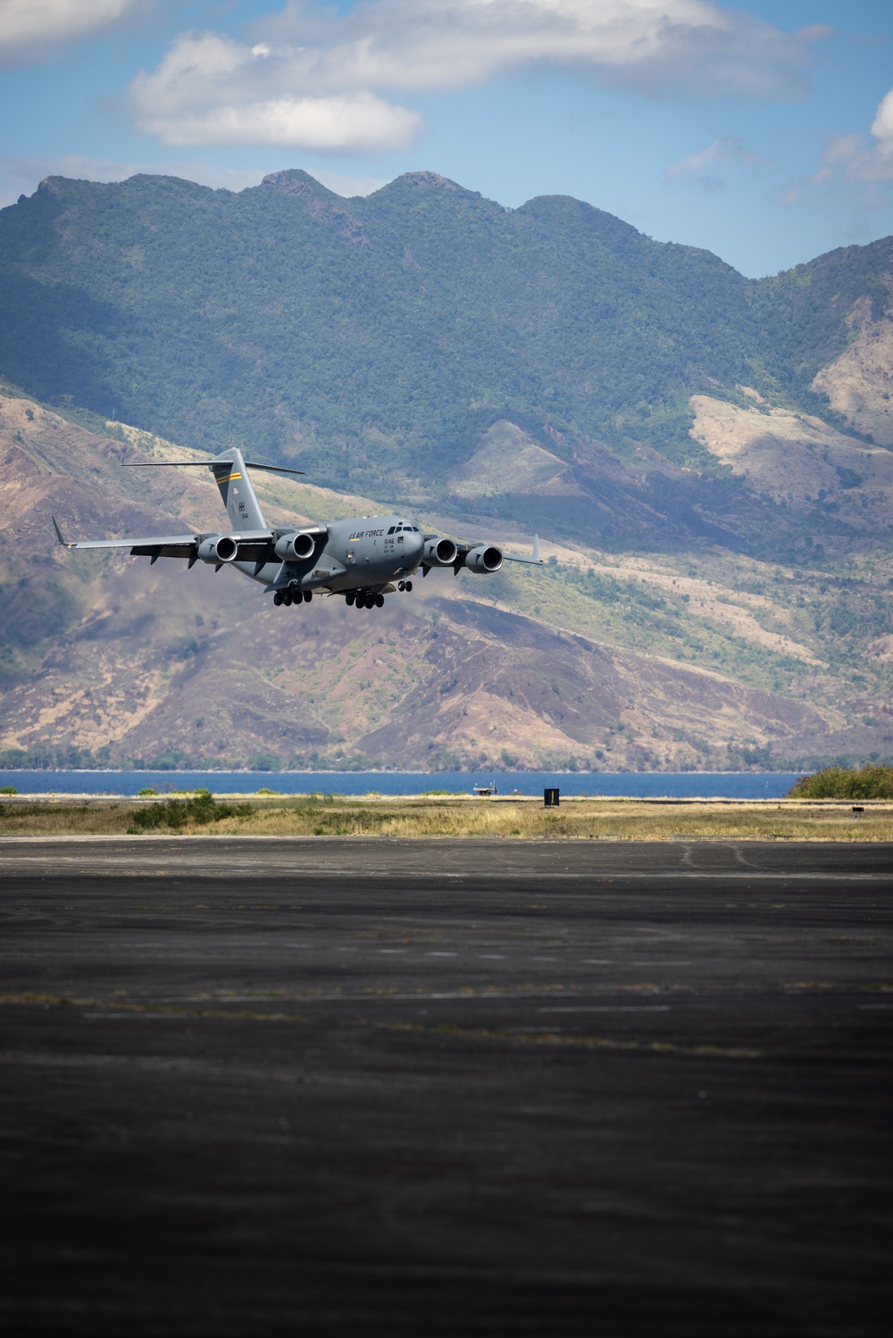 C17 Globemaster III Delivers Equipment in Support of Philippines Oil-Spill Response