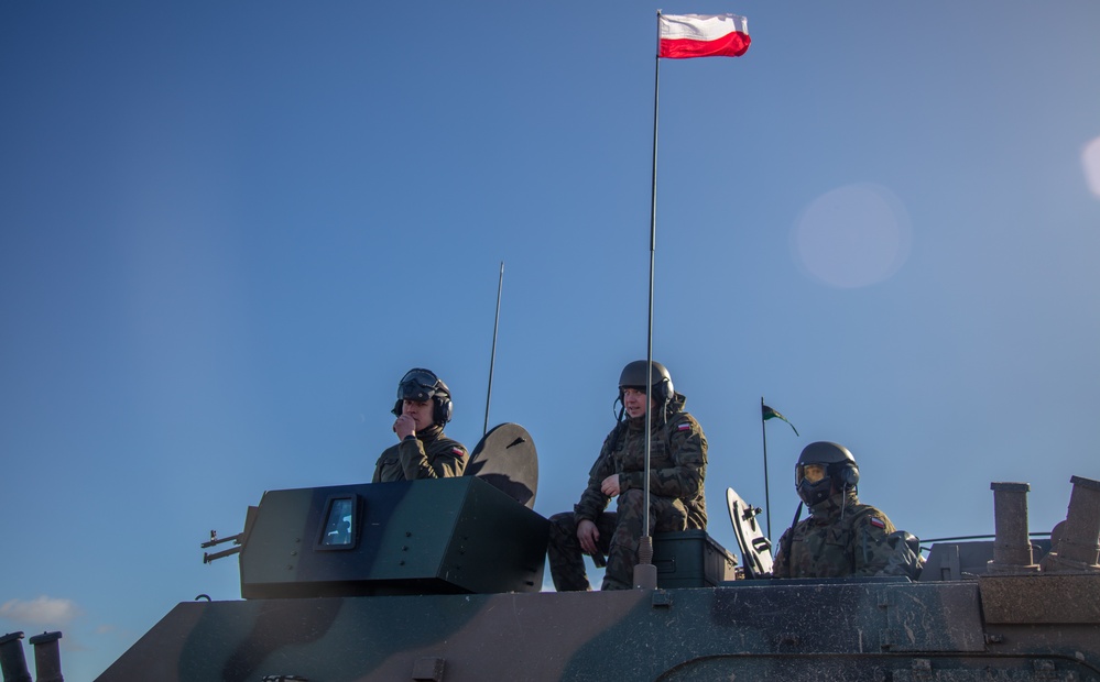 Polish soldiers Conduct Calibration Howitzer Operations during Dynamic Front 23