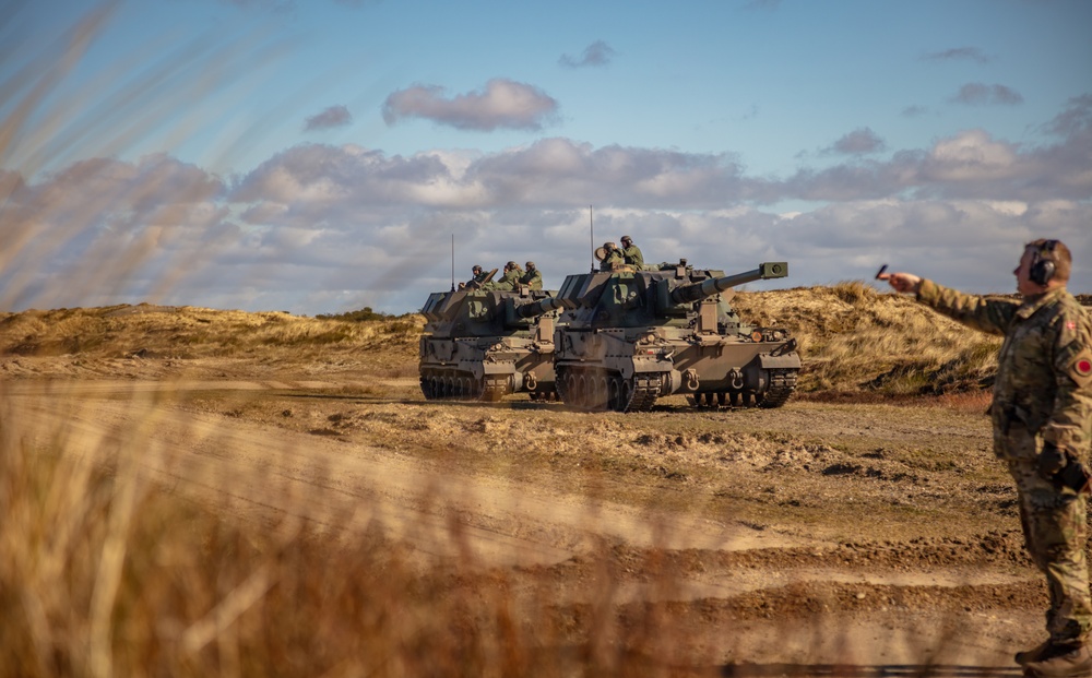 Polish soldiers Conduct Calibration Howitzer Operations during Dynamic Front 23