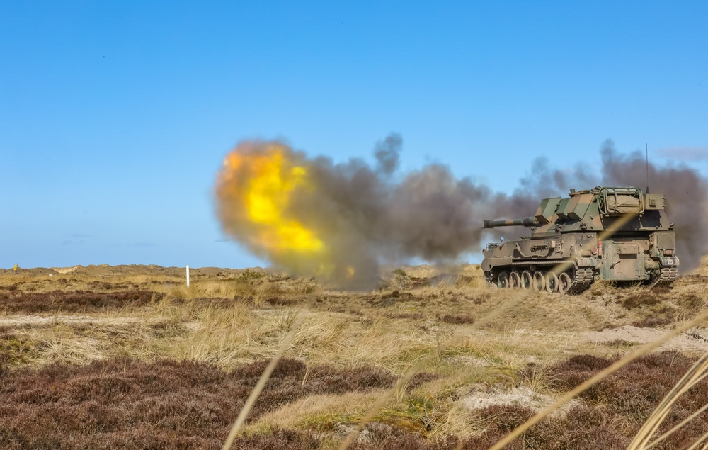 Polish soldiers Conduct Calibration Howitzer Operations during Dynamic Front 23