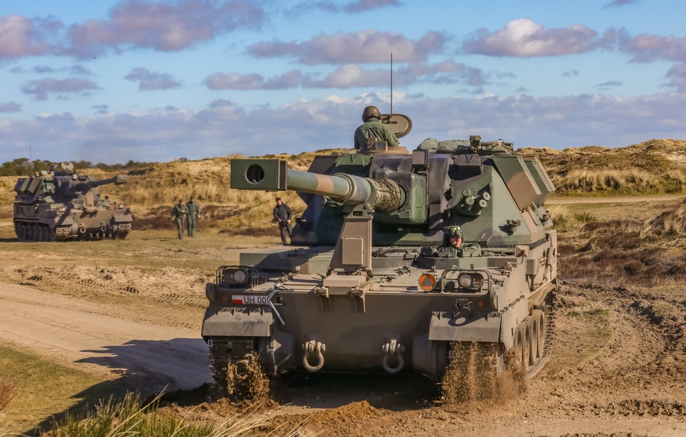 Polish soldiers Conduct Calibration Howitzer Operations during Dynamic Front 23