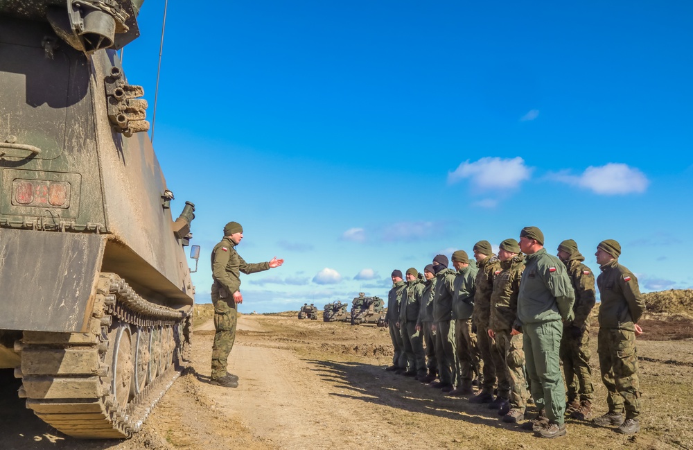 Polish soldiers Conduct Calibration Howitzer Operations during Dynamic Front 23