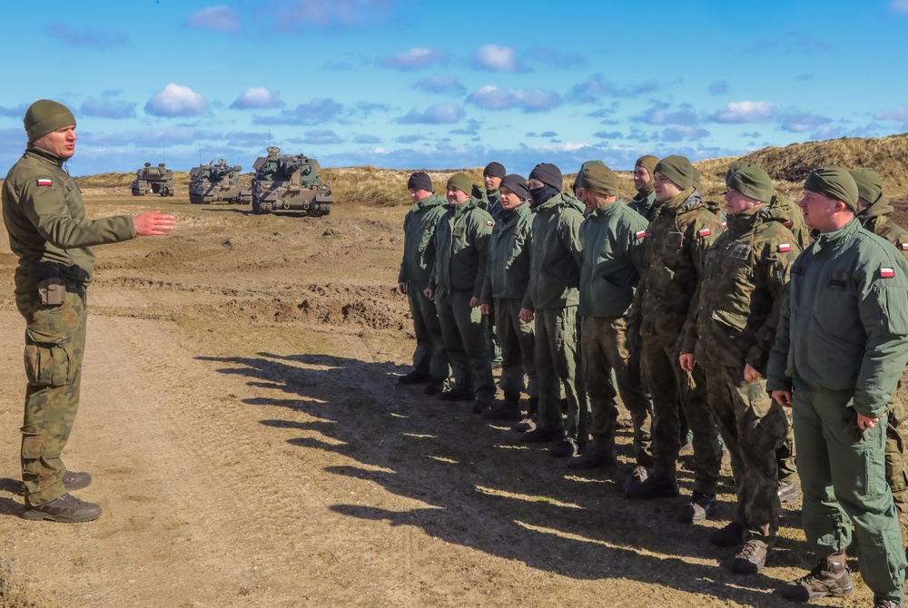 Polish soldiers Conduct Calibration Howitzer Operations during Dynamic Front 23