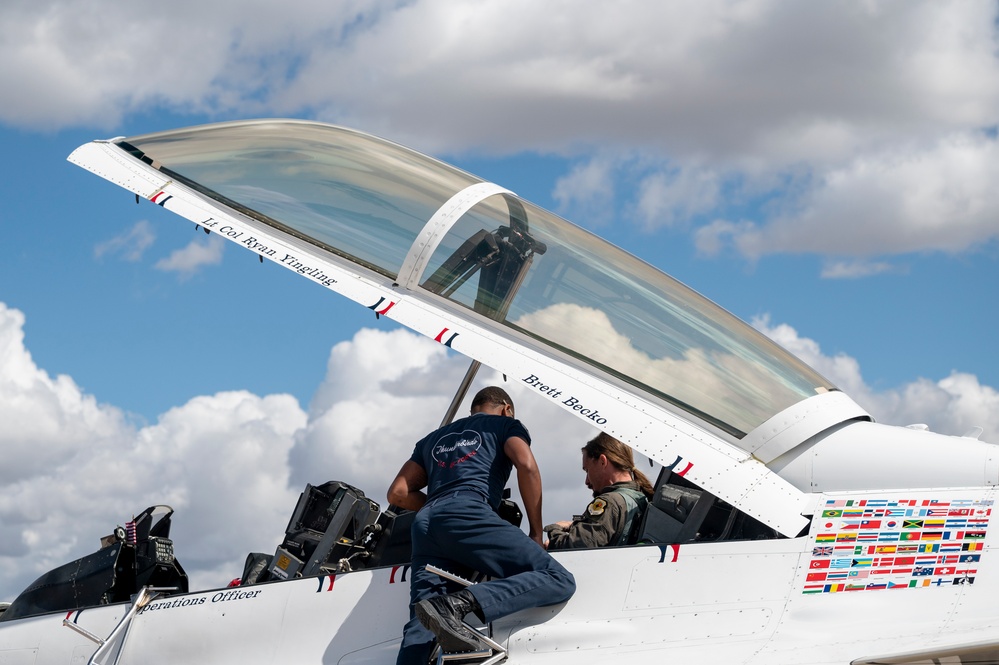 USAF Thunderbirds recognize ‘Hometown Hero’ during airshow