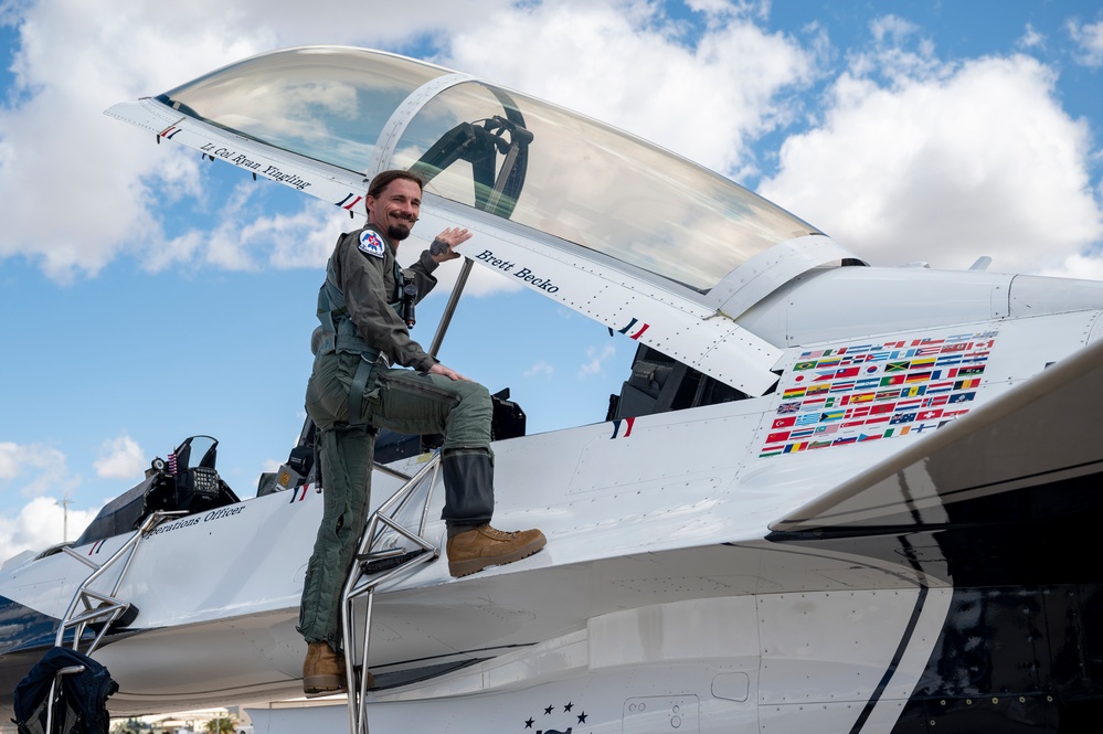 USAF Thunderbirds recognize ‘Hometown Hero’ during airshow