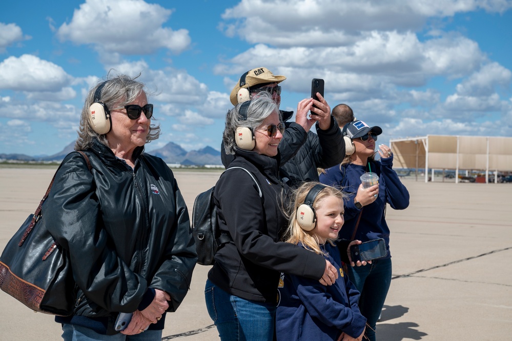 USAF Thunderbirds recognize ‘Hometown Hero’ during airshow