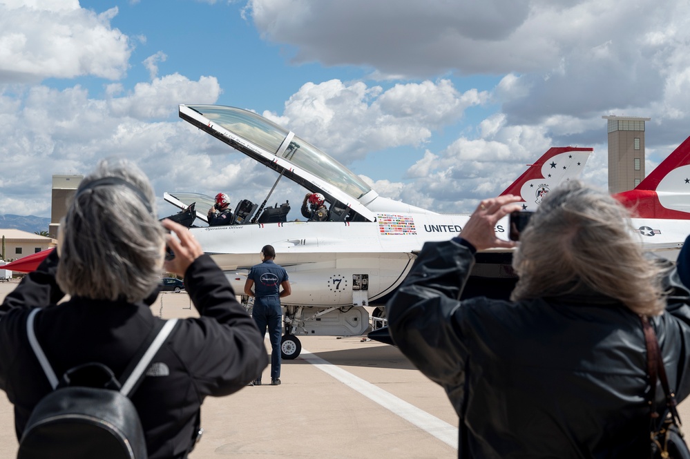 USAF Thunderbirds recognize ‘Hometown Hero’ during airshow