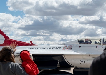 USAF Thunderbirds recognize ‘Hometown Hero’ during airshow