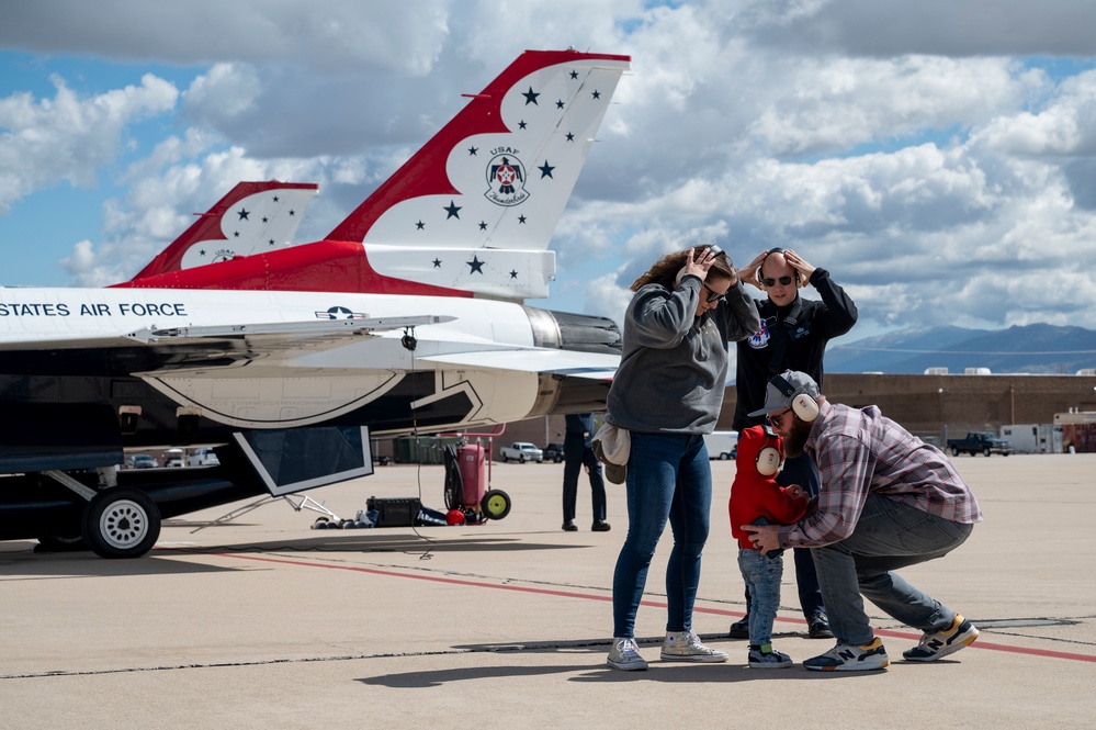 USAF Thunderbirds recognize ‘Hometown Hero’ during airshow