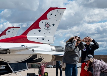 USAF Thunderbirds recognize ‘Hometown Hero’ during airshow
