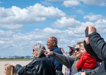 USAF Thunderbirds recognize ‘Hometown Hero’ during airshow