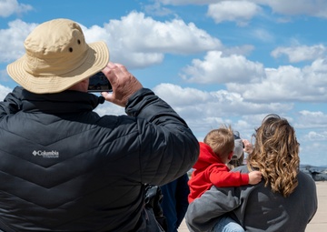 USAF Thunderbirds recognize ‘Hometown Hero’ during airshow