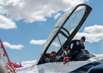 USAF Thunderbirds recognize ‘Hometown Hero’ during airshow