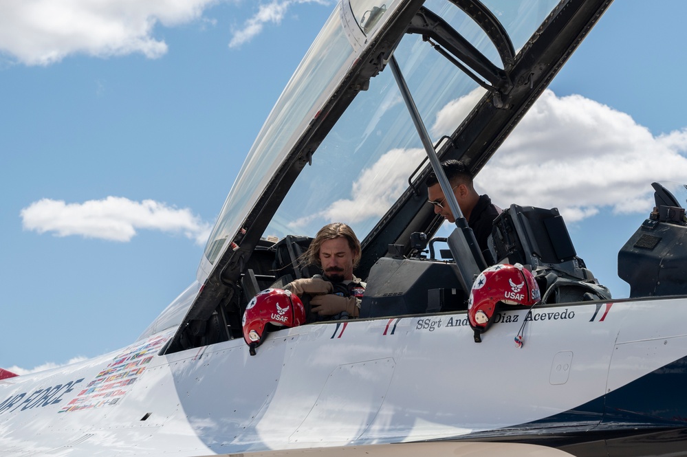 USAF Thunderbirds recognize ‘Hometown Hero’ during airshow