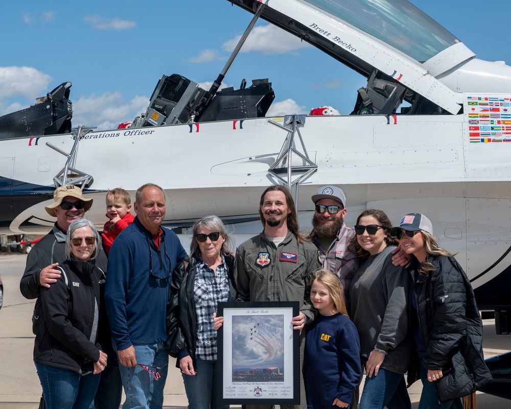 USAF Thunderbirds recognize ‘Hometown Hero’ during airshow