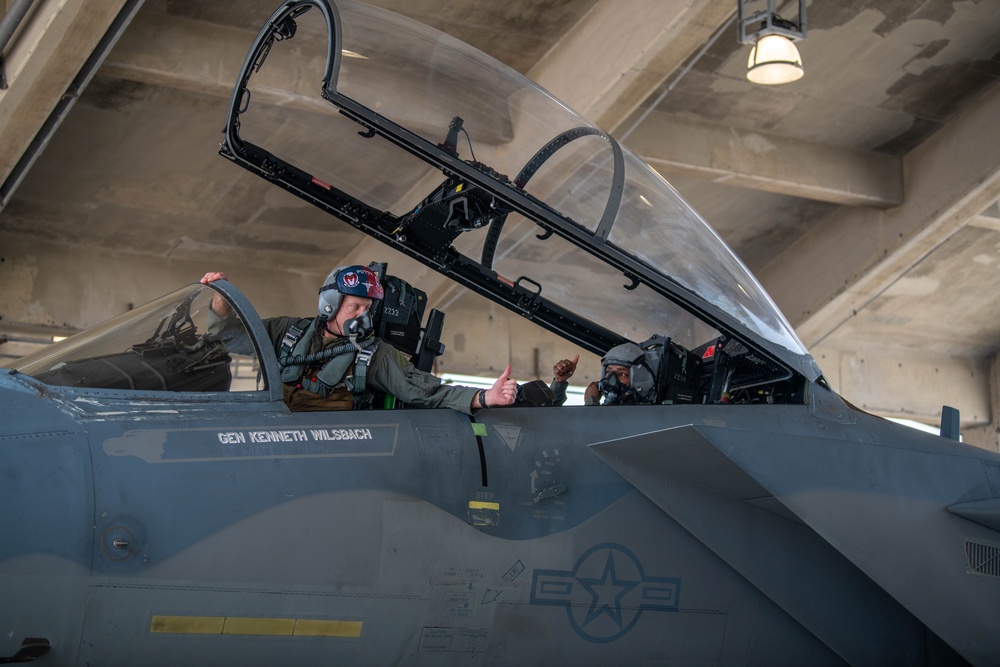 18th Wing Leadership Takes Flight