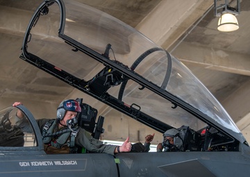 18th Wing Leadership Takes Flight