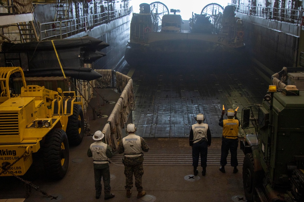 Anchorage LCAC Ops