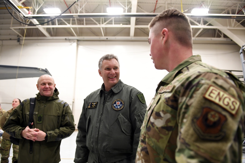Lithuanian Air Force commander visits 193rd Special Operations Wing