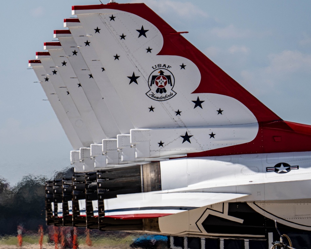 Thunderbirds Bring the Thunder to Arizona