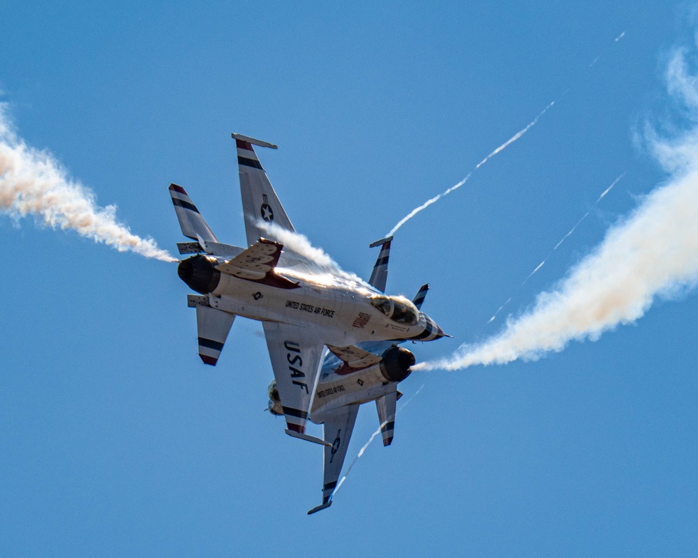 Thunderbirds Bring the Thunder to Arizona